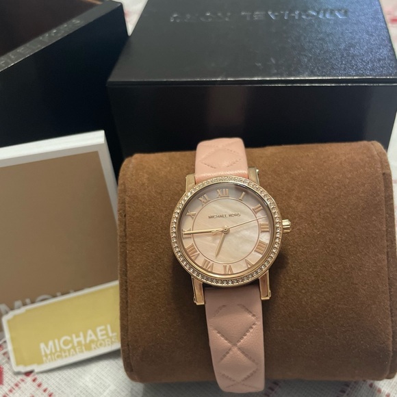 Michael Kors Women's Petite Norie Pink Leather Watch MK2683 - Picture 6 of 14